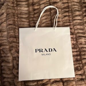 🎉BRAND NEW medium Prada shopping bag